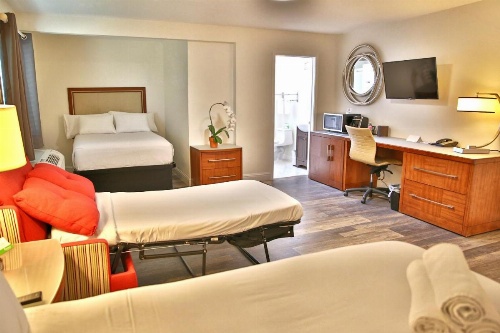 Travelodge by Wyndham Crescent City image 11