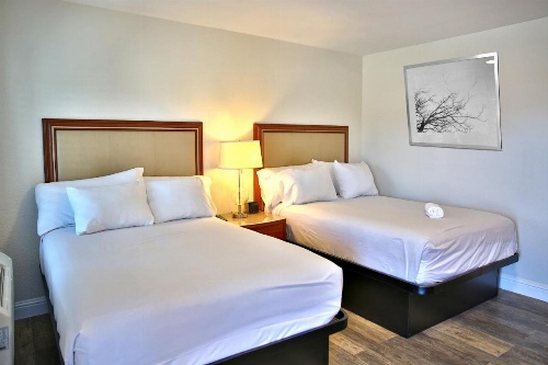 Travelodge by Wyndham Crescent City image 14