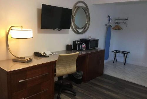 Travelodge by Wyndham Crescent City image 2