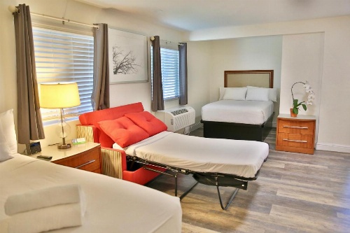Travelodge by Wyndham Crescent City image 23