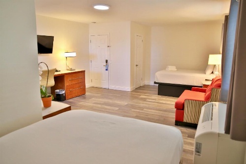 Travelodge by Wyndham Crescent City image 25