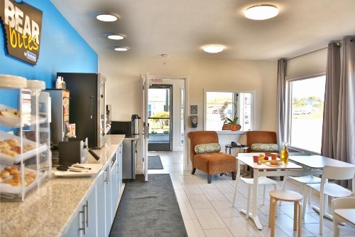 Travelodge by Wyndham Crescent City image 33
