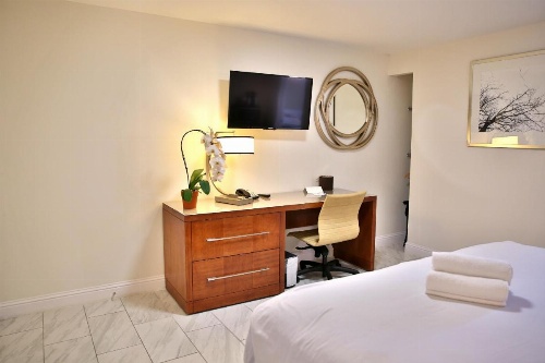 Travelodge by Wyndham Crescent City image 9